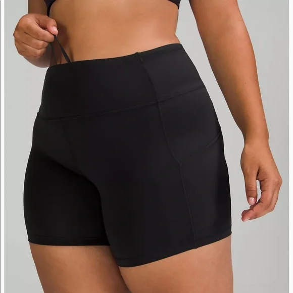 Lululemon Women’s Black Fast and Free High-Rise Short 6" (Non-Reflective) Size 6 - Picture 4 of 8